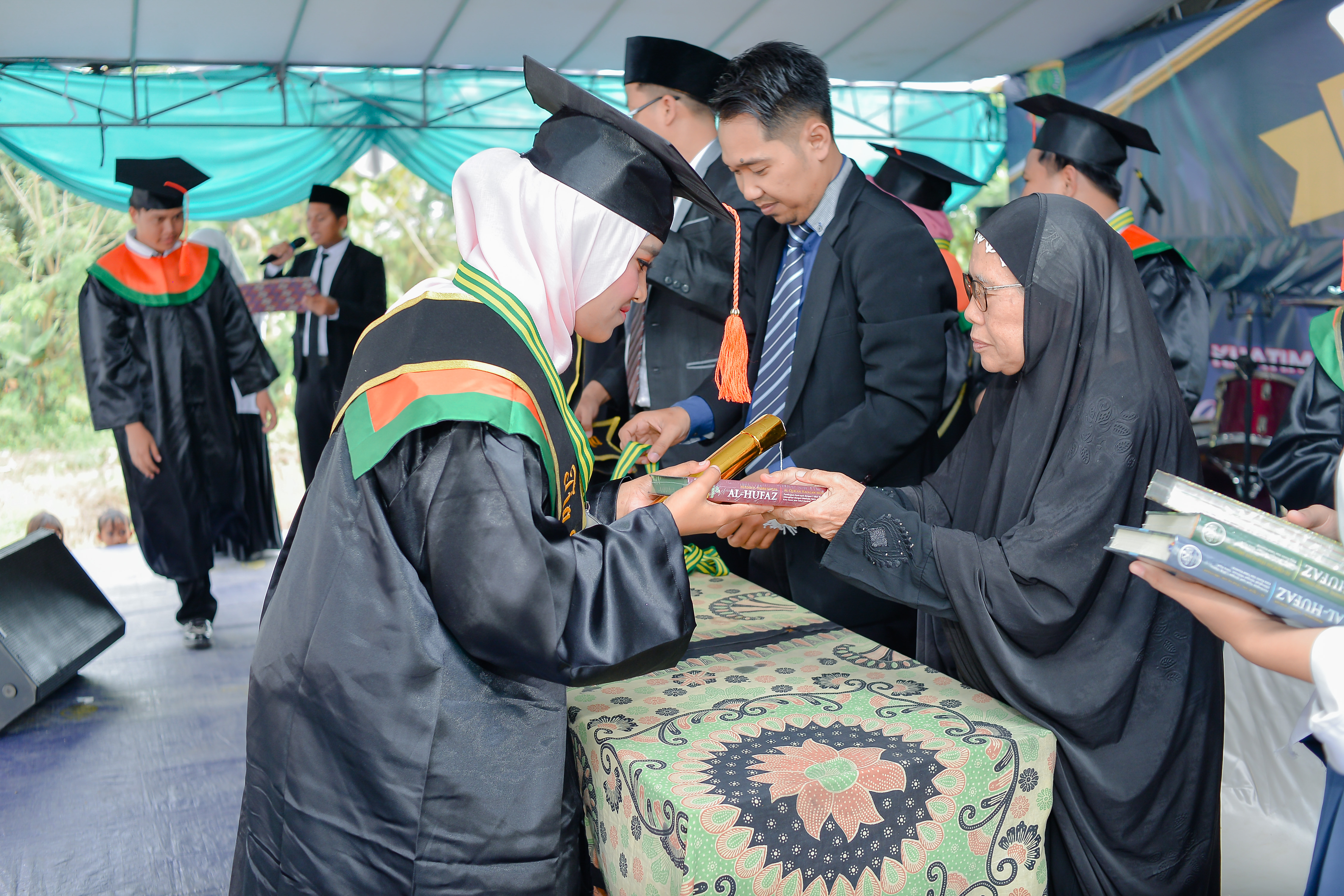 Kegiatan Wisuda 21