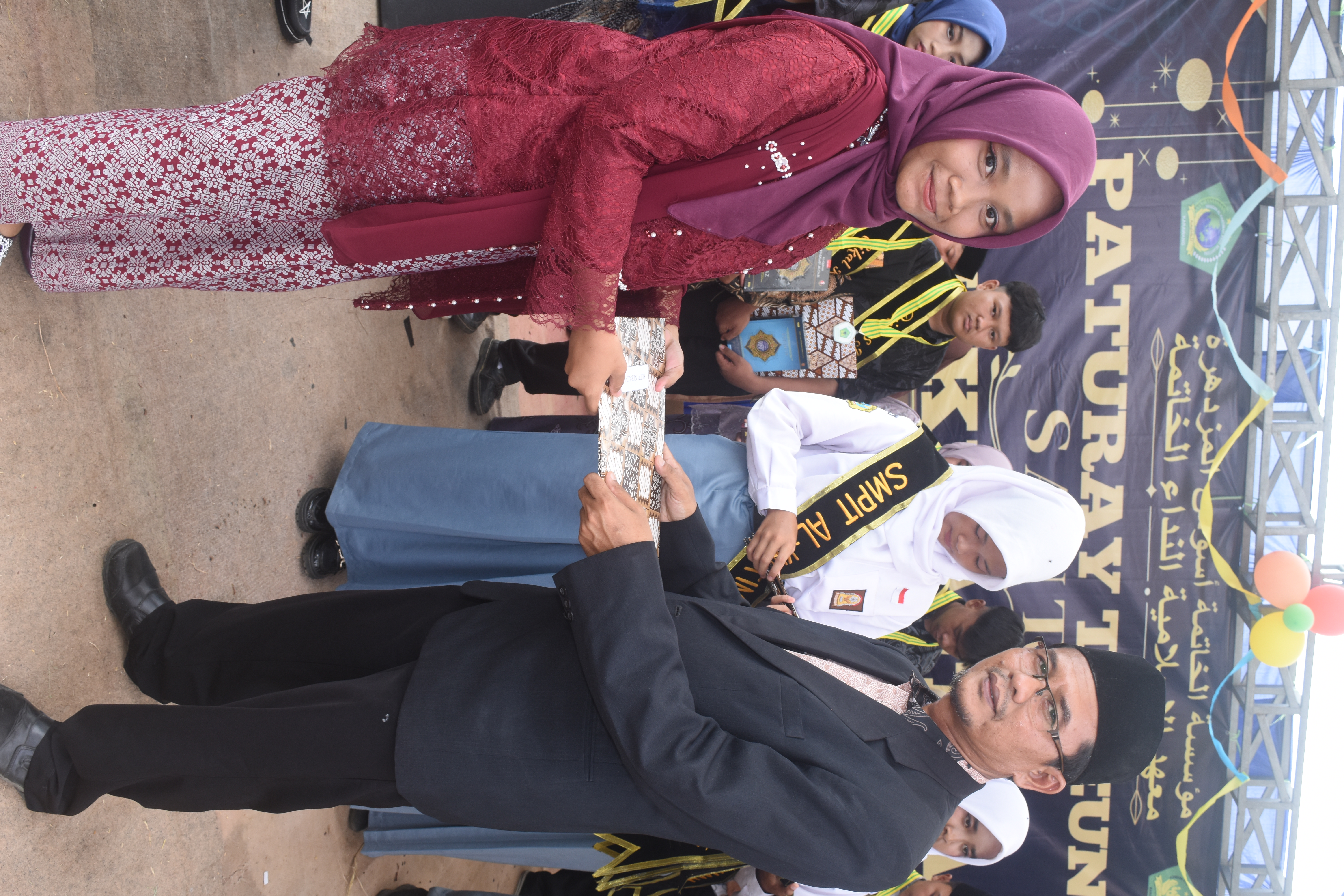 Kegiatan Wisuda 27