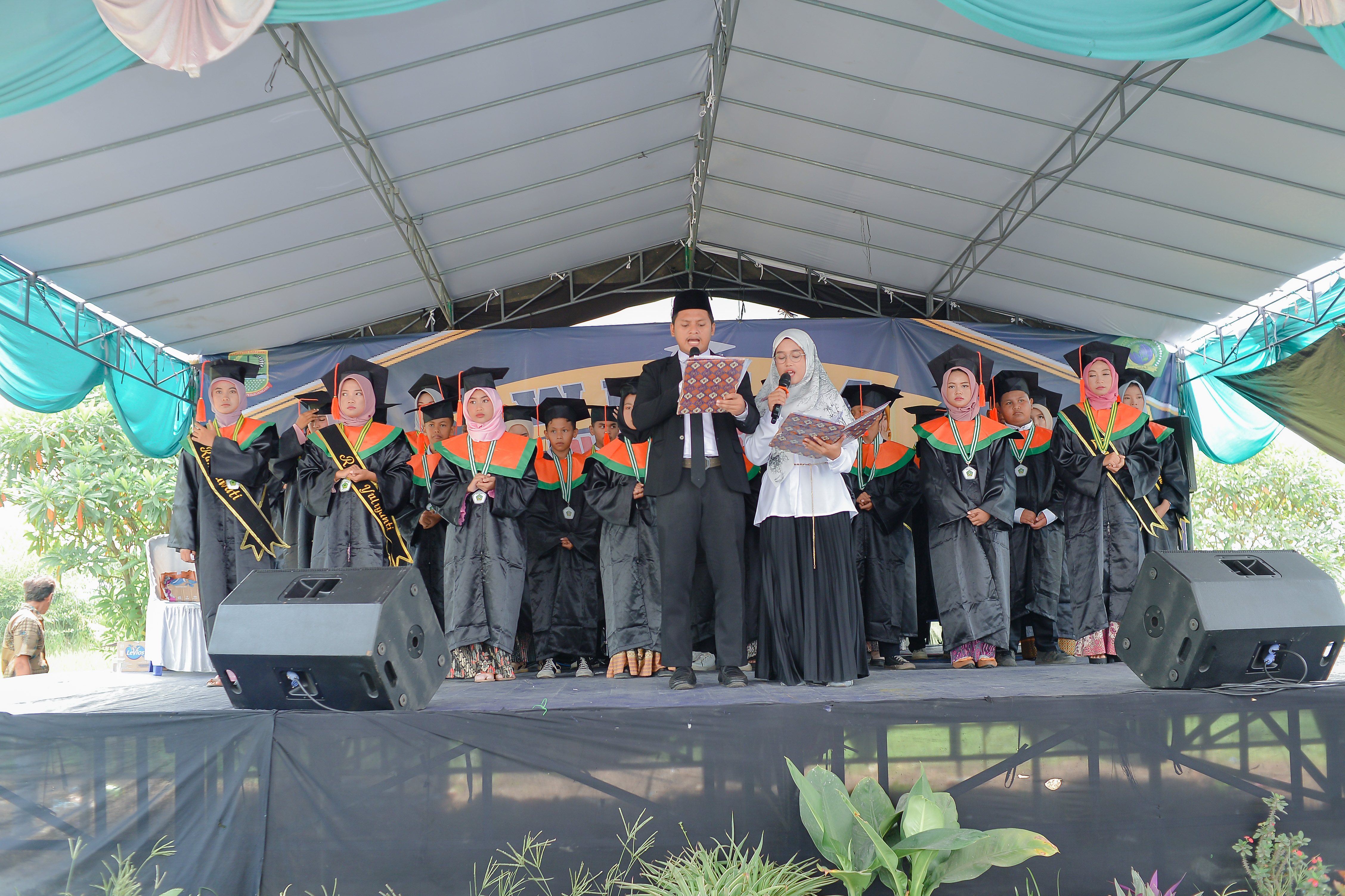 Kegiatan Wisuda 33